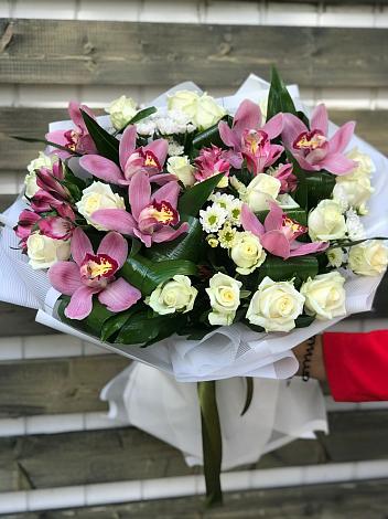 Букет цветов из: Розы и Хризантемы в Калаче-на-Дону