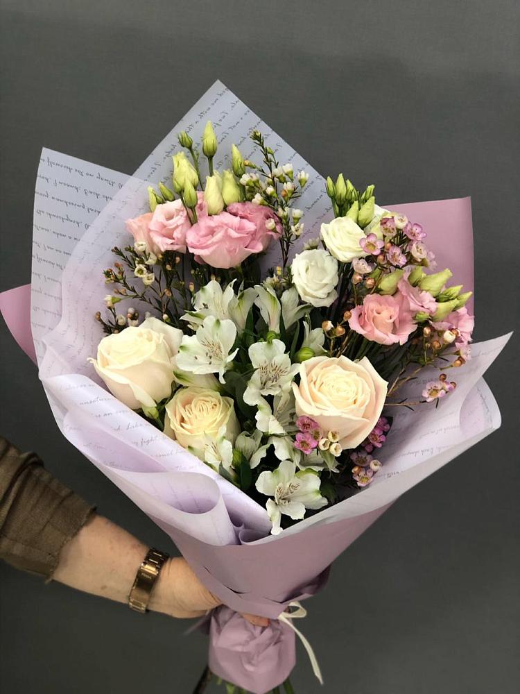 Букет цветов из: Альстромерии, Розы и Лизиантусы в Калаче-на-Дону