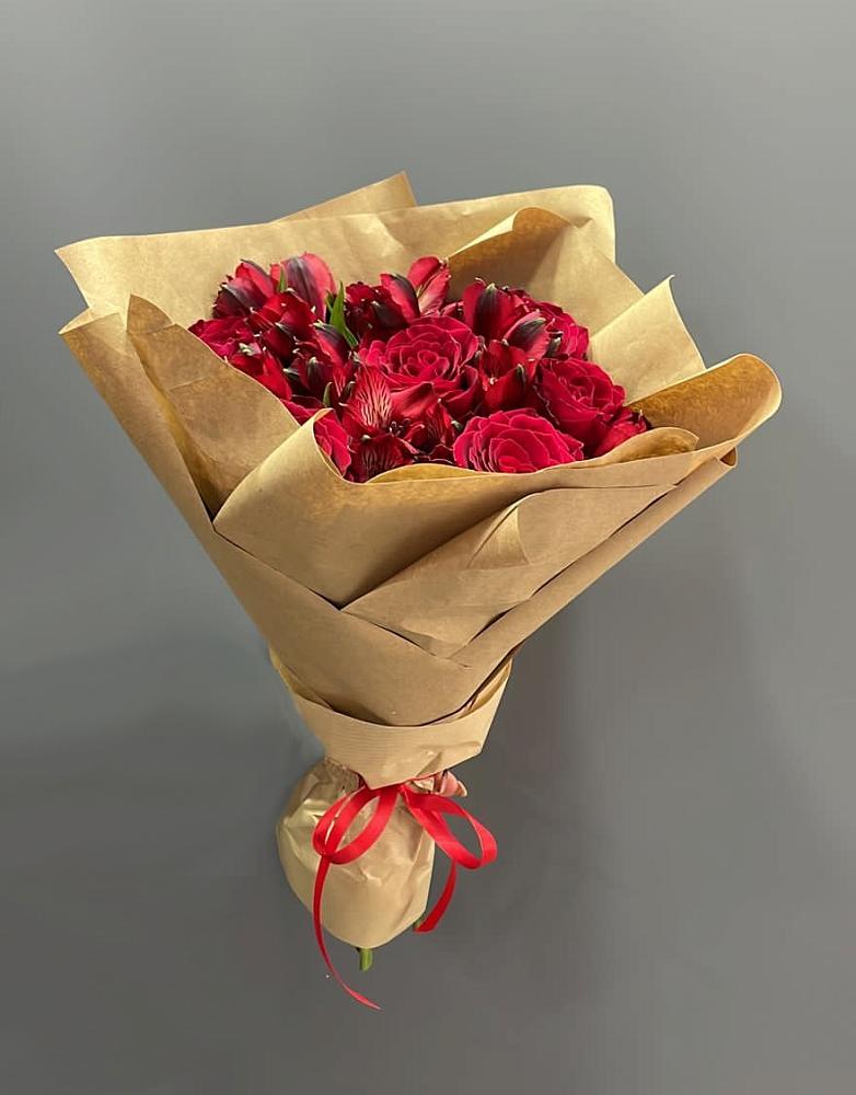 Букет цветов из: Альстромерии и Розы в Калаче-на-Дону