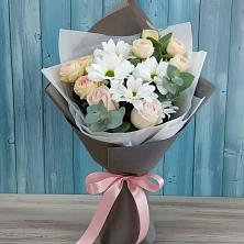Букет цветов из:  Хризантемы и Розы в Калаче-на-Дону