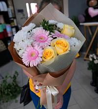Букет цветов из:  Герберы, Розы и Хризантемы в Калаче-на-Дону