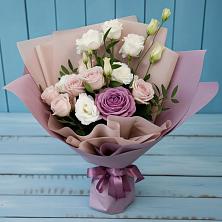 Букет цветов из:  Розы и Лизиантусы в Калаче-на-Дону