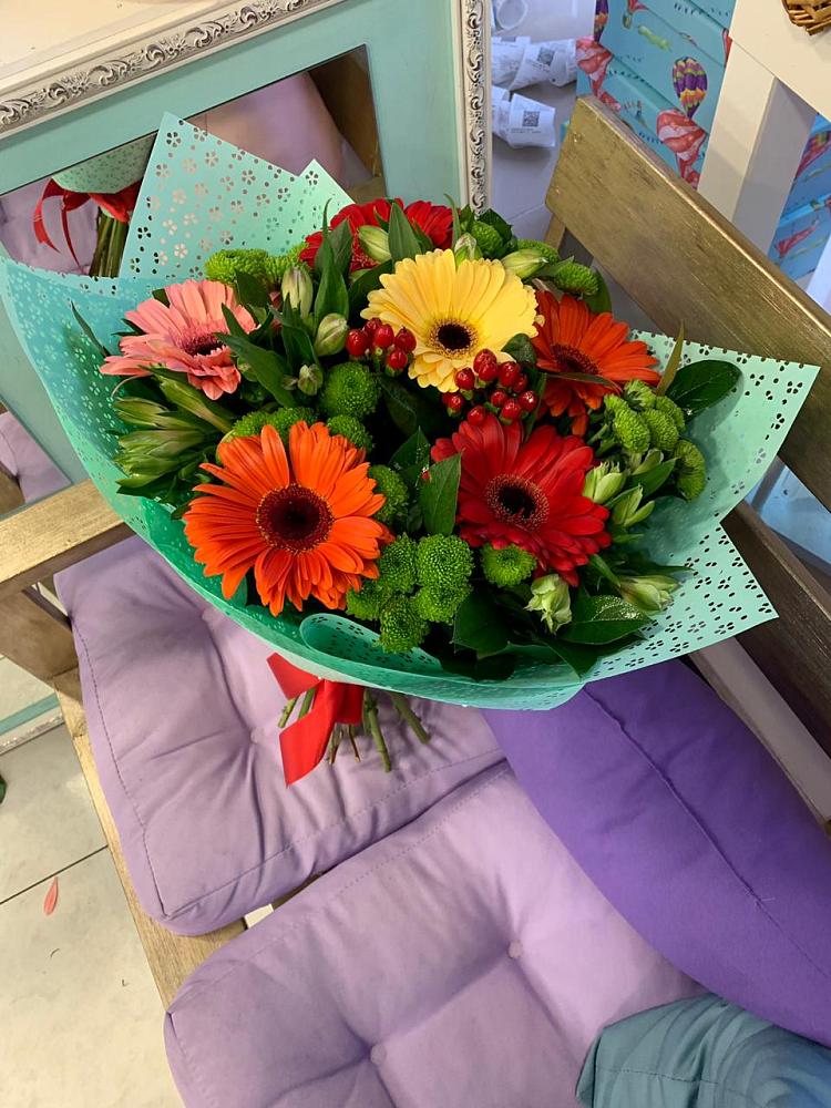 Букет цветов из: Герберы, Хризантемы и Альстромерии в Калаче-на-Дону