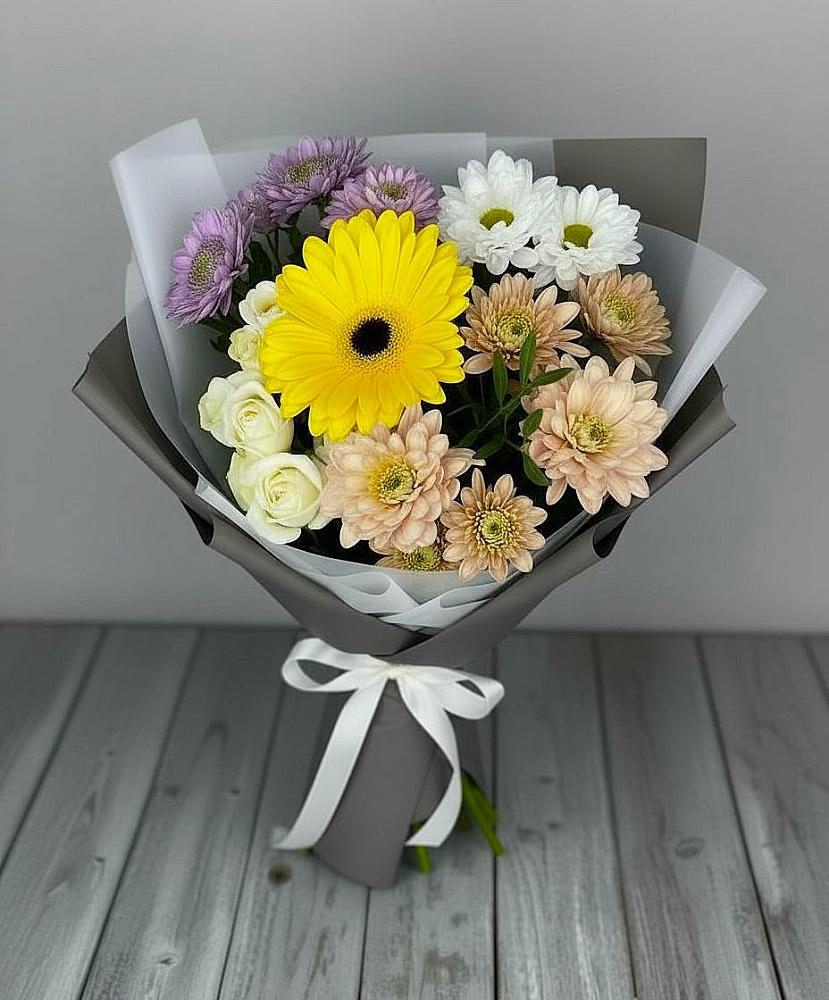 Букет цветов из: Розы, Герберы и Хризантемы в Калаче-на-Дону
