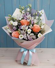 Букет цветов из:  Лизиантусы, Розы, Альстромерии и Гипсофила в Калаче-на-Дону