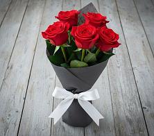 Букет 5 Красных роз Эдлесс Лав в Калаче-на-Дону