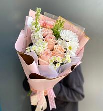 Букет цветов из:  Хризантемы и Розы в Калаче-на-Дону