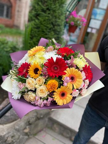 Букет цветов из: Герберы, Ромашки, Хризантемы, Розы и Подсолнухи в Калаче-на-Дону
