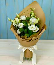 Букет цветов из:  Хризантемы и Лизиантусы в Калаче-на-Дону