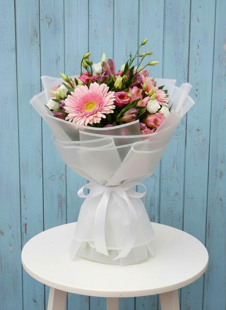 Букет цветов из: Герберы, Альстромерии и Лизиантусы в Калаче-на-Дону