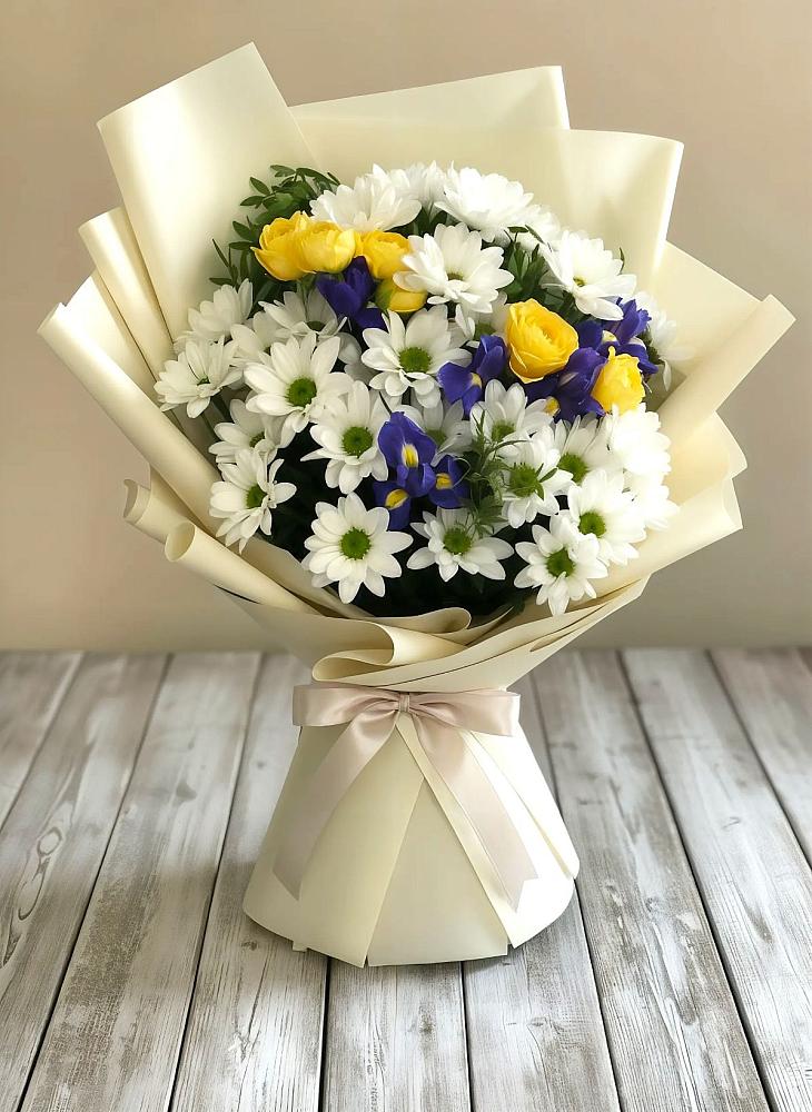 Букет цветов из: Ирисы, Хризантемы и Розы в Калаче-на-Дону