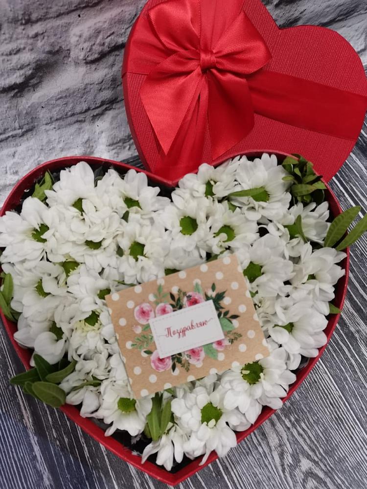 Цветочная композиция из Хризантемы в виде сердца в Калаче-на-Дону