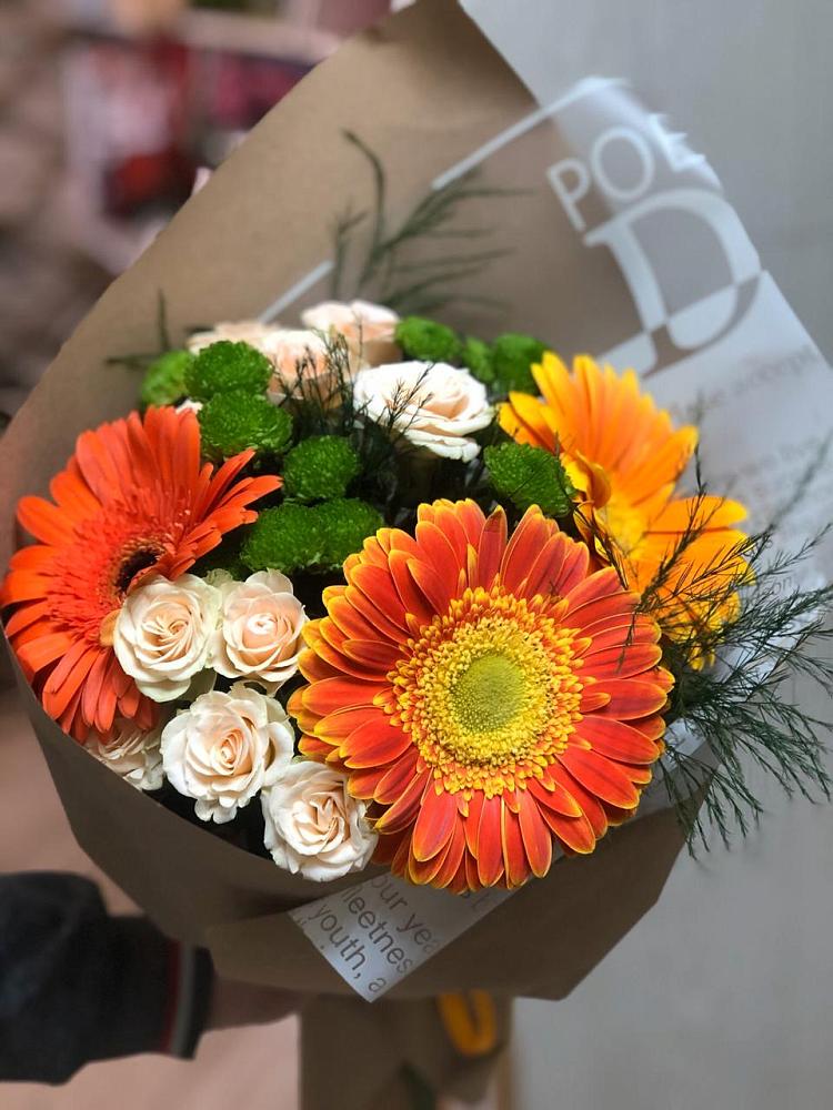 Букет цветов из: Герберы, Хризантемы и Розы в Калаче-на-Дону
