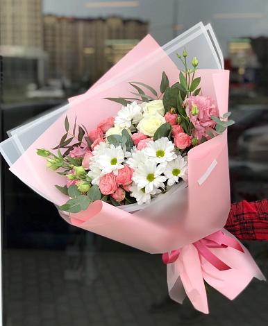 Букет цветов из: Розы, Лизиантусы и Хризантемы в Калаче-на-Дону